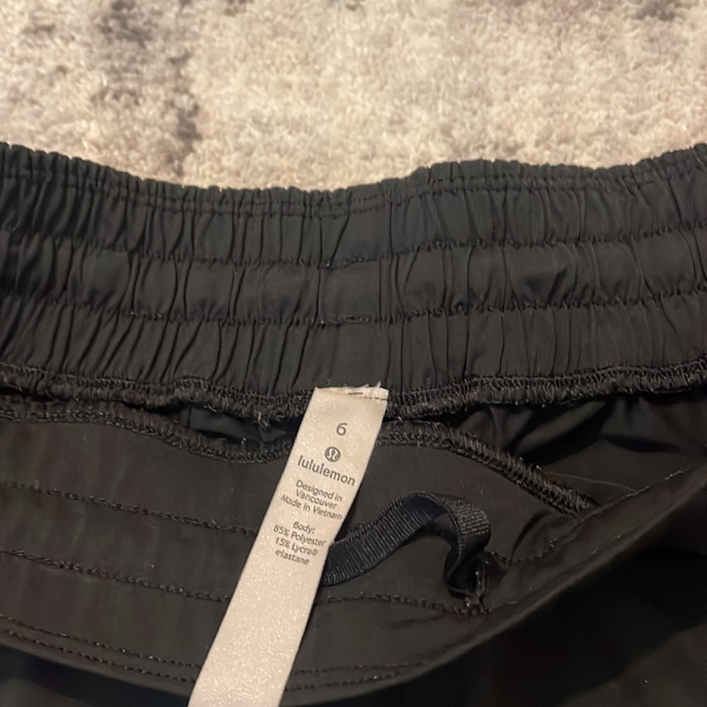 Lululemon Black Athletic Short - Size 6 - 2.5 Inseam - Picture 4 of 4